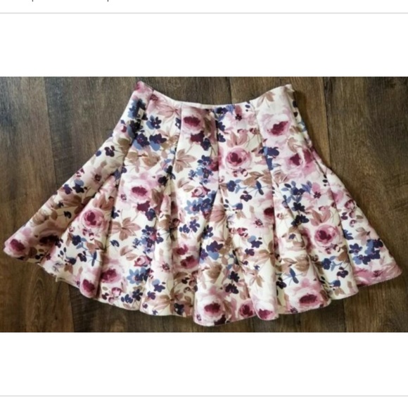 LC Lauren Conrad Dresses & Skirts - LC Lauren Conrad Runway Mini Floral Skirt
